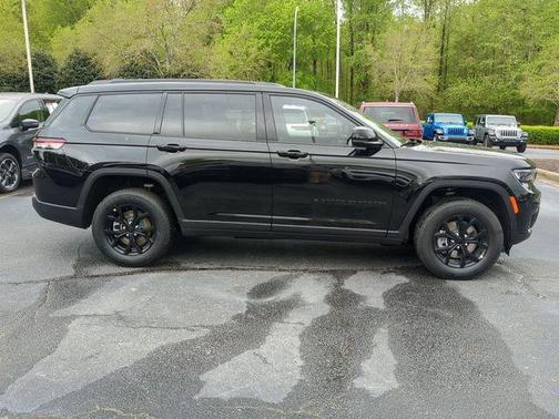 2025 Jeep Grand Cherokee L Laredo