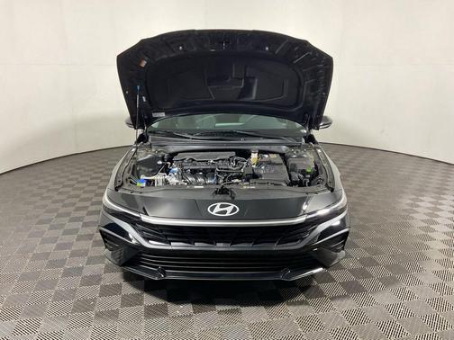 Black 2026 Hyundai ELANTRA SE