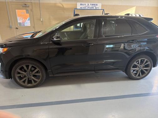 2017 Ford Edge Sport