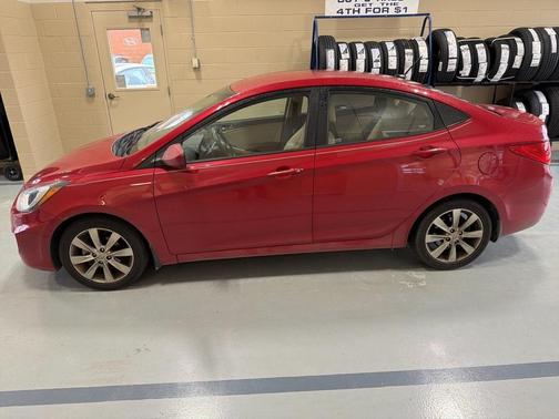 2013 Hyundai Accent GLS