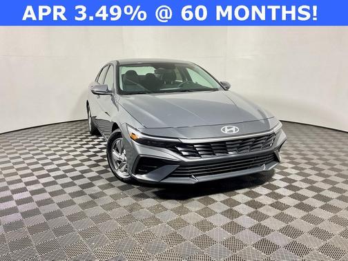 2025 Hyundai ELANTRA SE