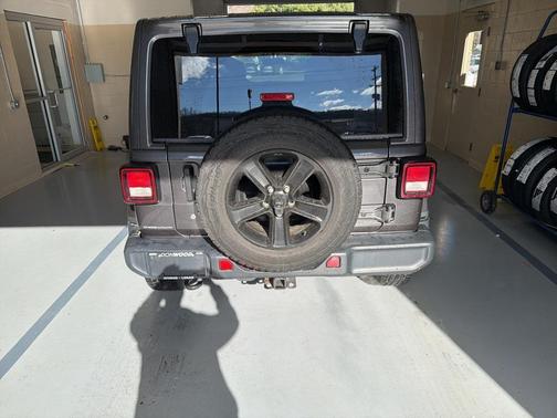 2020 Jeep Wrangler Unlimited Sahara Altitude