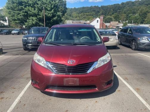 2014 Toyota Sienna LE