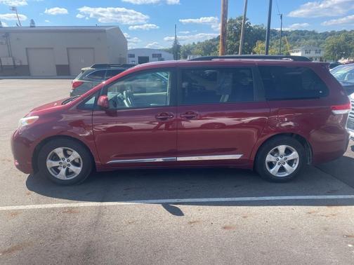 2014 Toyota Sienna LE