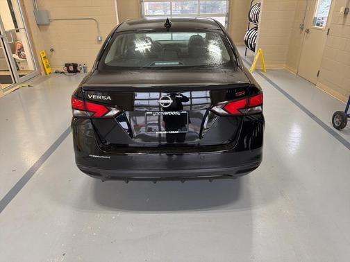 2025 Nissan Versa 1.6 SR