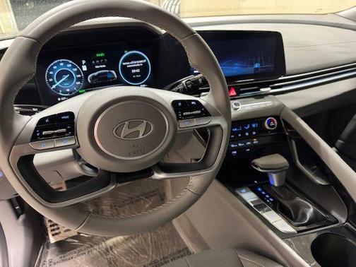 2025 Hyundai ELANTRA HEV SEL