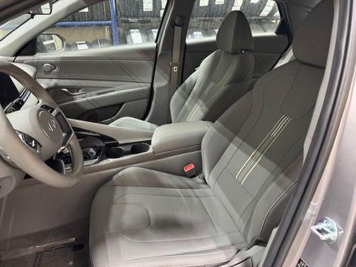 2025 Hyundai ELANTRA HEV SEL