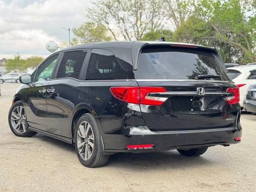 Crystal Black Pearl 2024 Honda Odyssey Touring
