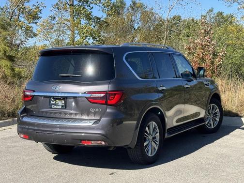 2023 INFINITI QX80 Luxe
