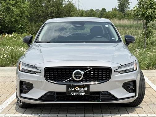 2024 Volvo S60 B5 Plus Dark Theme