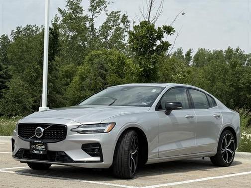 2024 Volvo S60 B5 Plus Dark Theme
