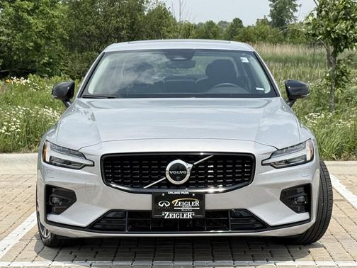 2024 Volvo S60 B5 Plus Dark Theme