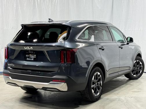 2024 Kia Sorento S
