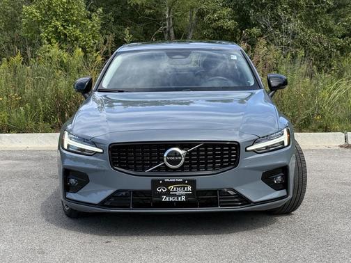 2024 Volvo S60 B5 Core Dark Theme