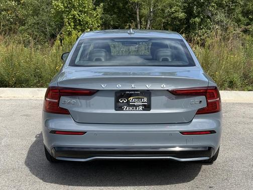 2024 Volvo S60 B5 Core Dark Theme