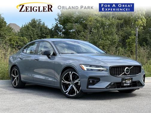 2024 Volvo S60 B5 Core Dark Theme