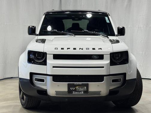 2023 Land Rover Defender 110 SE