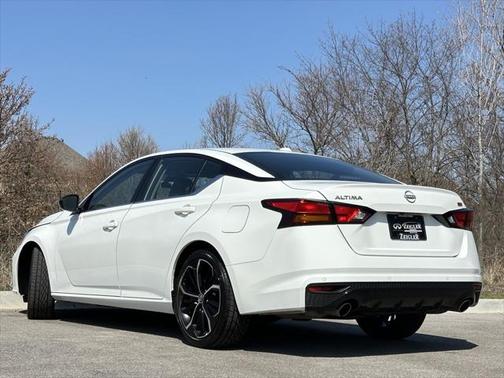 2023 Nissan Altima SR FWD