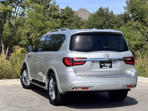 2023 INFINITI QX80 Luxe