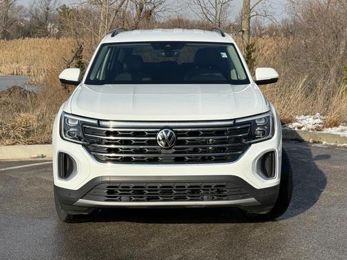 2024 Volkswagen Atlas 2.0T SE w/Technology 4MOTION