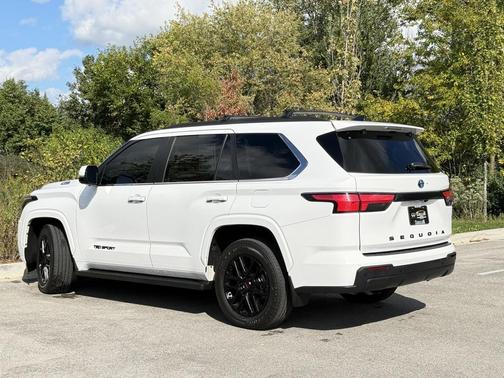 2024 Toyota Sequoia SR5