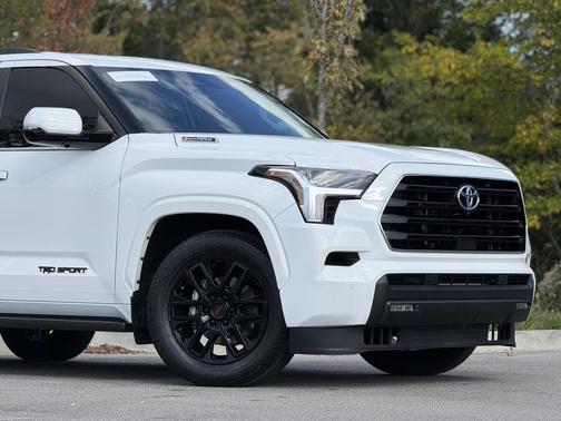 2024 Toyota Sequoia SR5