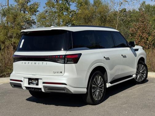 2025 INFINITI QX80 SENSORY AWD