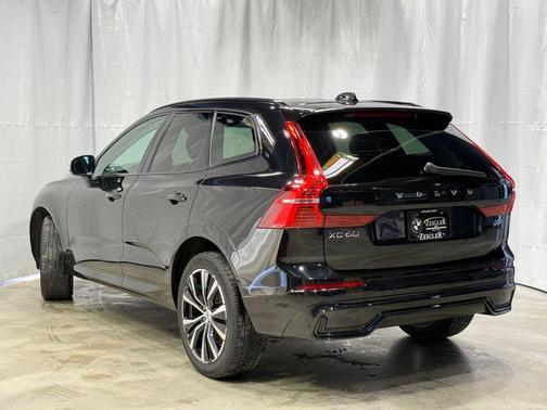 2024 Volvo XC60 B5 Plus Dark Theme