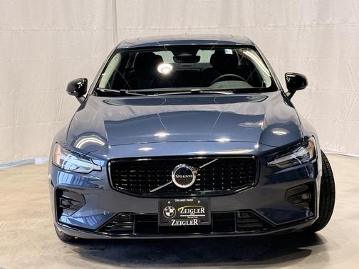 2024 Volvo S60 B5 Core Dark Theme