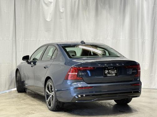 2024 Volvo S60 B5 Core Dark Theme
