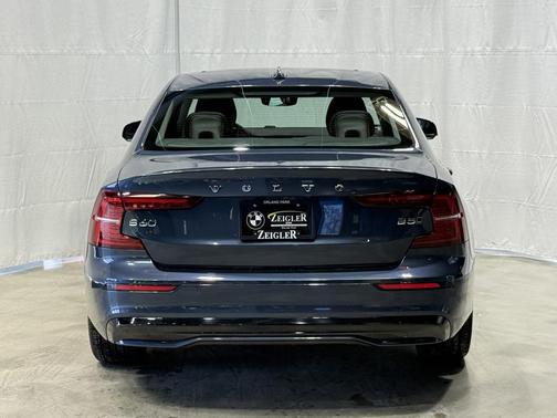 2024 Volvo S60 B5 Core Dark Theme