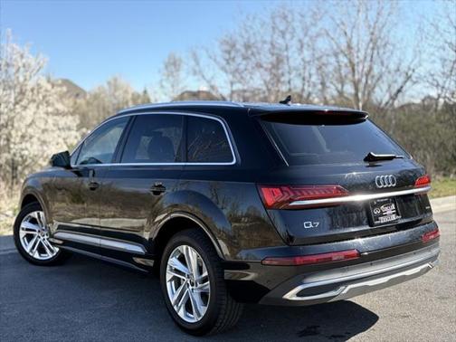 2023 Audi Q7 55 Premium Plus