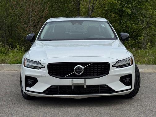 Crystal White Metallic 2024 Volvo S60 B5 Plus Dark Theme