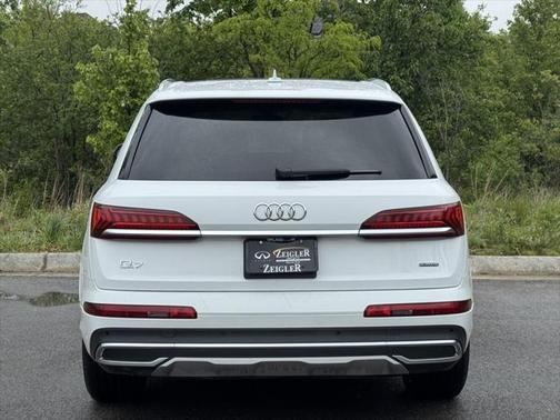 2024 Audi Q7 45 Premium Plus
