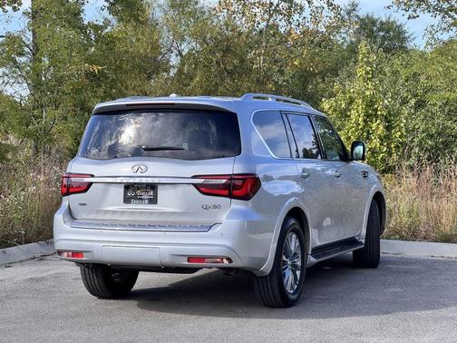 2022 INFINITI QX80 Luxe