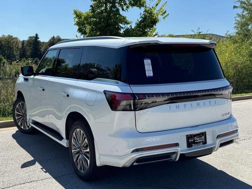 2026 INFINITI QX80 Luxe