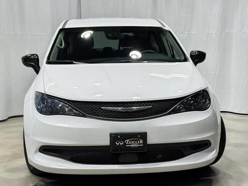 2024 Chrysler Voyager LX