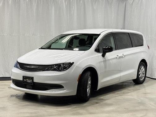 2024 Chrysler Voyager LX