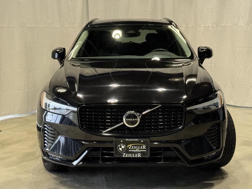 2023 Volvo XC60 Plus Dark Theme