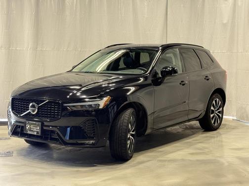 2023 Volvo XC60 Plus Dark Theme