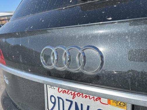 2023 Audi Q5 45 S line quattro Premium