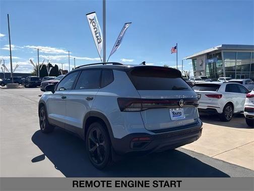 2025 Volkswagen Taos 1.5T SE Black