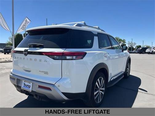 2022 Nissan Pathfinder Platinum