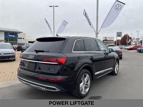 2023 Audi Q7 45 Premium
