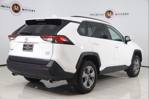 Ice Cap 2024 Toyota RAV4 XLE