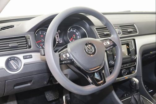 2016 Volkswagen Passat 1.8T S