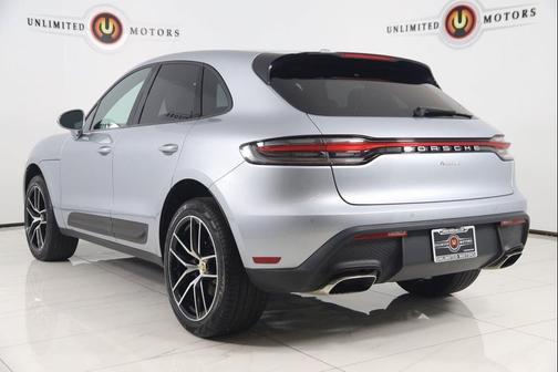 2022 Porsche Macan Base (PDK)