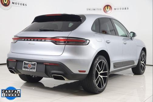 2022 Porsche Macan Base (PDK)
