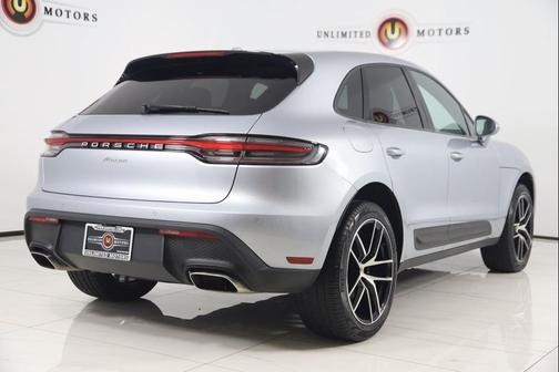 2022 Porsche Macan Base (PDK)