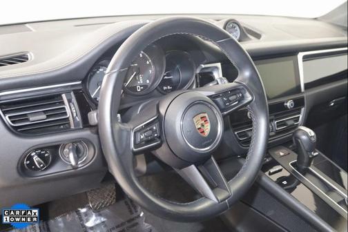2022 Porsche Macan Base (PDK)